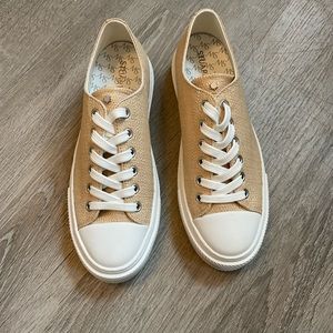 super cool sneakers from stuart weitzman 😍